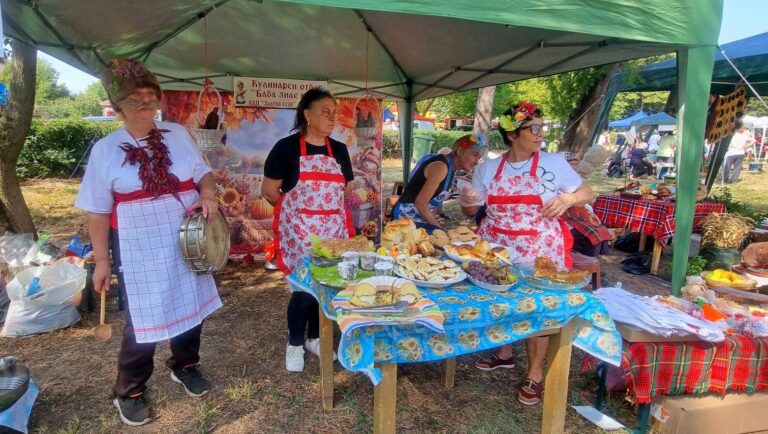 В Козаревец 12 казана с вкусна кокоша чорба се състезаваха за наградите на организаторите