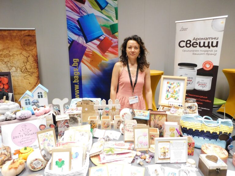 С уникални подаръци и сувенири впечатлява изложението в Бизнес Център Велико Търново