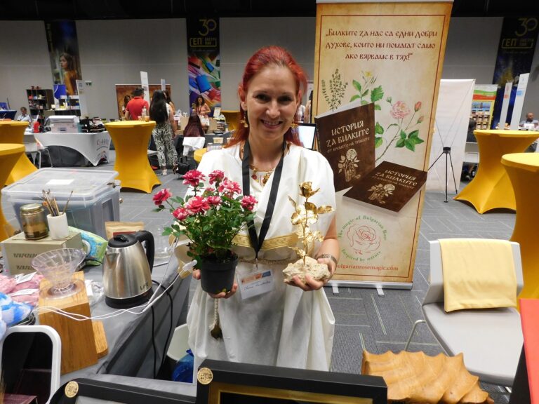 Горещи новини | С уникални подаръци и сувенири впечатлява  изложението в Бизнес Център Велико Търново