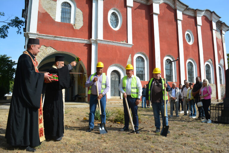 Горещи новини | Започна възстановяване на сградата на храма „Св. Архангел Михаил“ в Лесичери