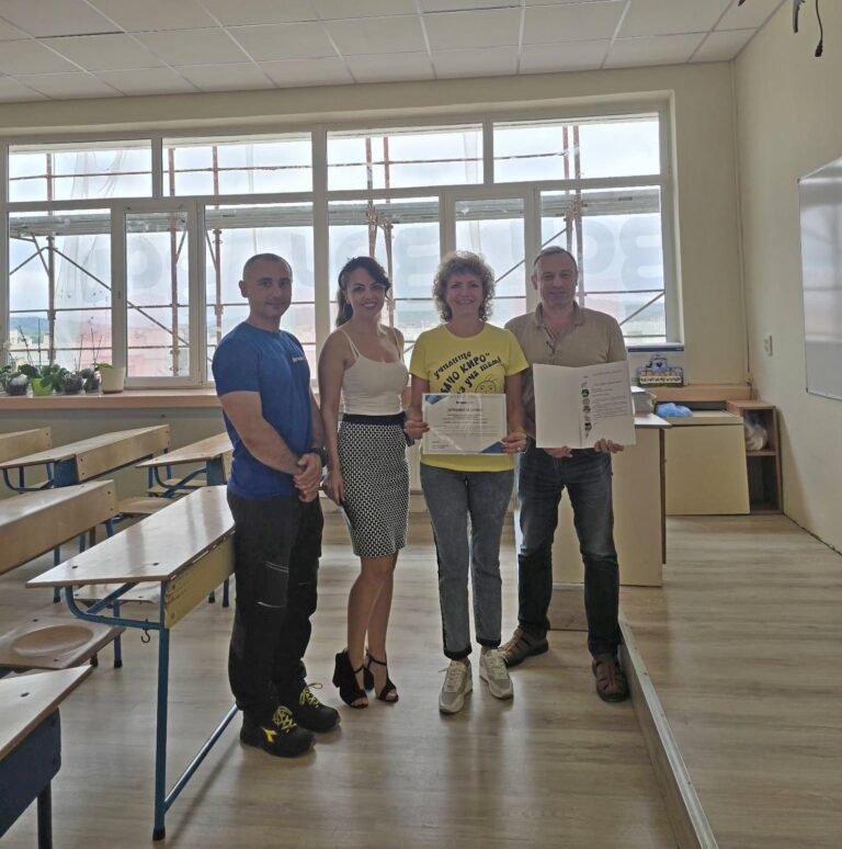 “Кроношпан” подпомогна обновяването на класните стаи на четвъртокласниците в ОУ „Бачо Киро“