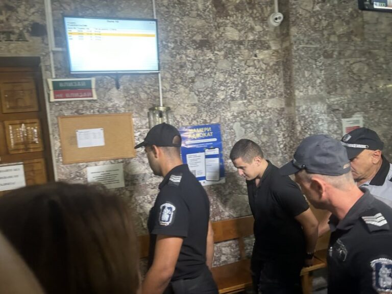 Обвинените за побой над полицейския  шеф в Русе излязоха от ареста
