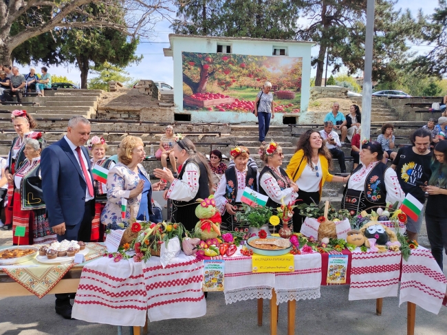 Поликраище посрещна гости за Празника на плодородието