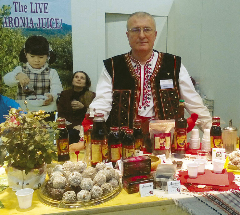 Горещи новини | Българската арония от градините  край Къпиново стигна чак до Япония