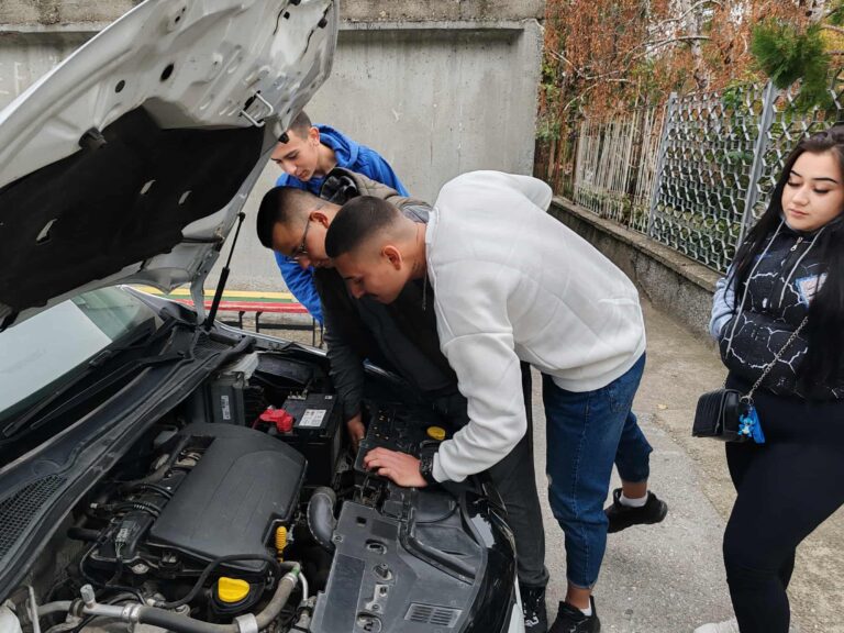 Стартираха заниманията по Националната програма “Заедно в изкуствата и спорта” в Свищовската професионална гимназия “Алеко Константинов”