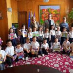 Последни | Малчуганите от ДГ „Ален мак“ поздравиха  местната власт за Деня на българската община