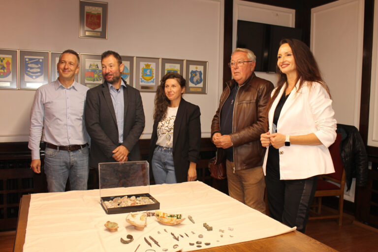 При крепостта „Ряховец“ вероятно  е имало средновековен манастир