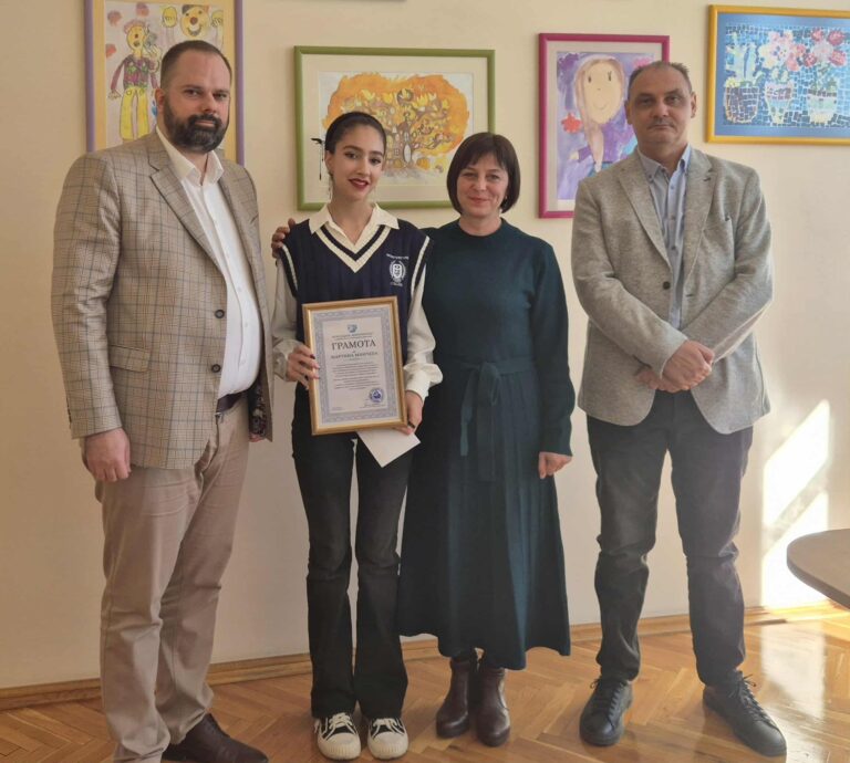 Фондация „Миролюбие” връчи първата си  награда на млад човек за добротворство