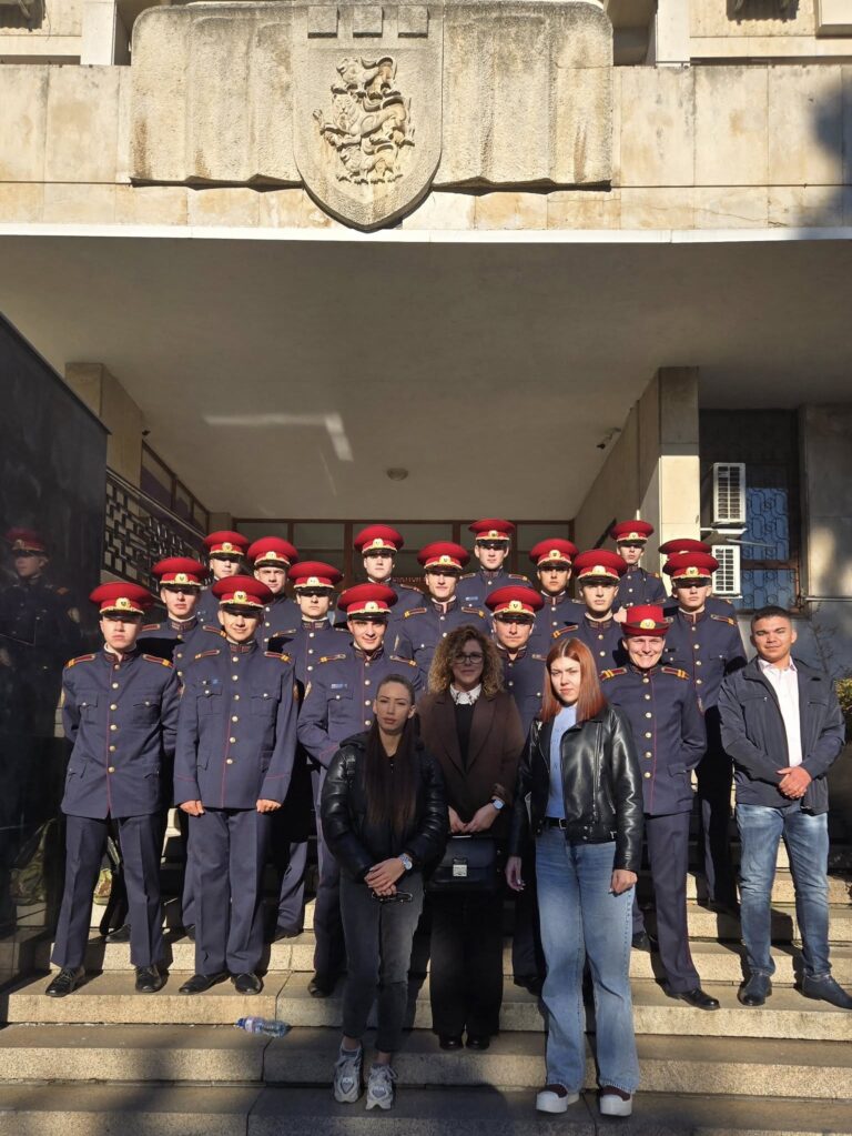 Студенти и курсанти от НВУ присъстваха на  заседание на Великотърновския общински съвет