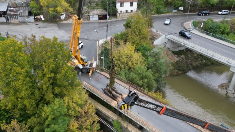 Горещи новини | Чистят Янтра от наноси, влачени от високите води