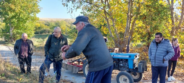 Жители на Козловец и членове на ИК „За спасяване  на свищовската гора“ се срещнаха с Ангел Янчев