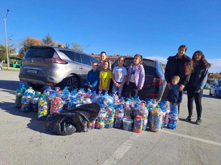 Общество | Ученици събраха  60 кг капачки