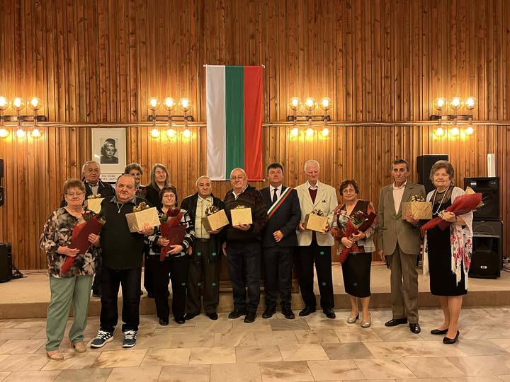 Общество | След половин век брак шест двойки от Сухиндол отново си казаха „да“