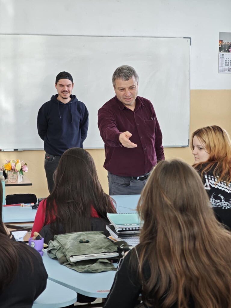 Възпитаник на Хуманитарна гимназия снима  „България търси талант“, „Аз обичам България“