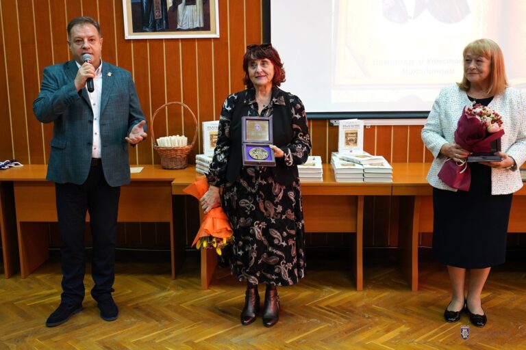 Отличиха младите учители за  Деня на народните будители