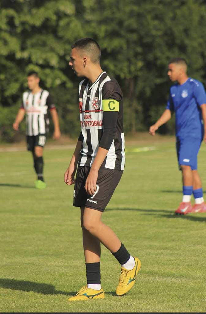 15-годишен направи сензационен дебют като главен съдия в мъжкия футбол