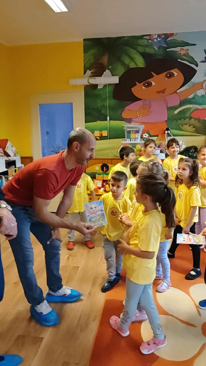 Децата от ДГ “Щастливо детство” в Горна Оряховица и “Движение на просветителите” отбелязаха рождения ден на Любен Каравелов