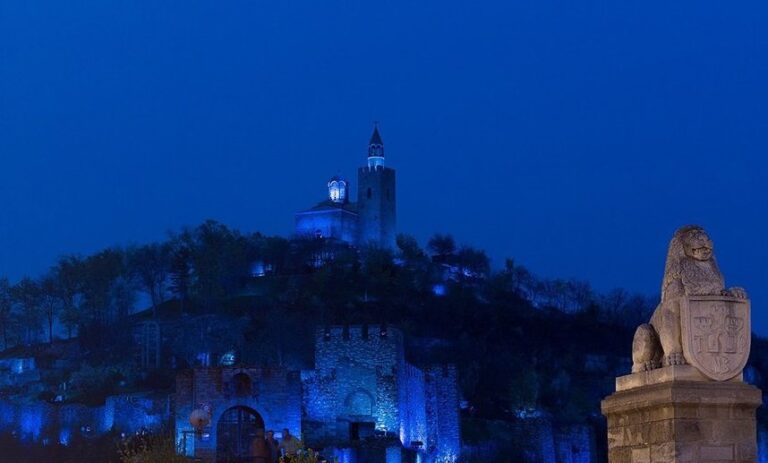 Царевец светва в синьо срещу насилието над деца