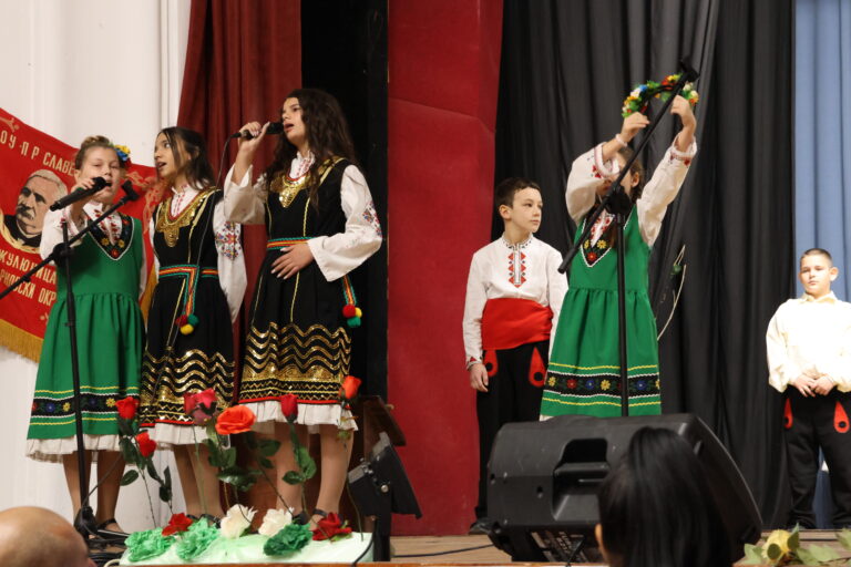 С откриване на СТЕМ кабинет и с концерт джулюнското училище отбеляза патронния си празник