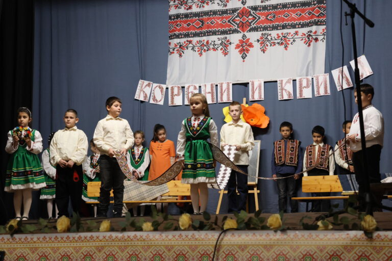 С откриване на СТЕМ кабинет и с концерт джулюнското училище отбеляза патронния си празник