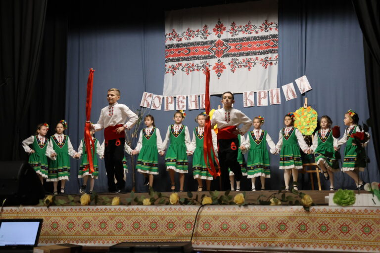 С откриване на СТЕМ кабинет и с концерт джулюнското училище отбеляза патронния си празник