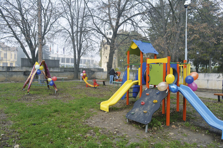 Нова детска площадка откриха в Бяла черква
