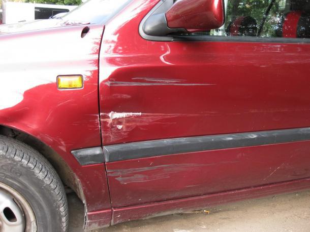 Горещи новини | Злосторник повреди чужд автомобил