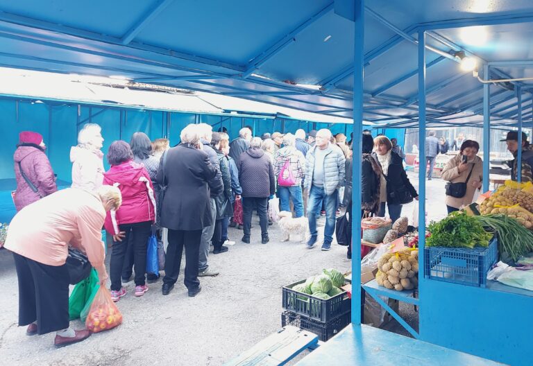 Раздадоха безплатно 600 кг мандарини само за 23 минути!