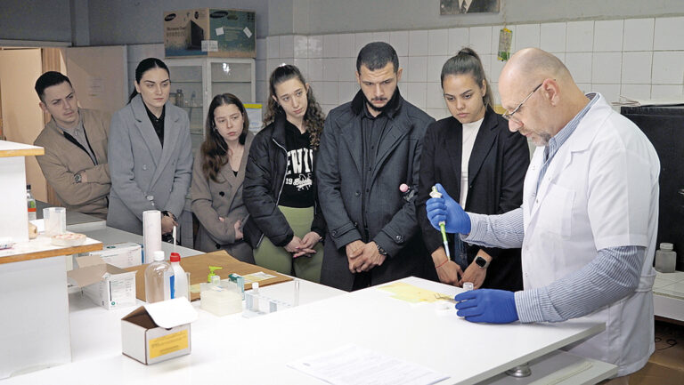 Общество | Студенти юристи гостуваха  в търновската полиция