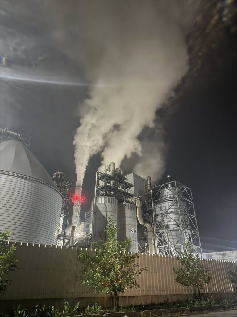 Кметът поиска спешна проверка на „Кроношпан“. Отговорът: „Това са водни пари“