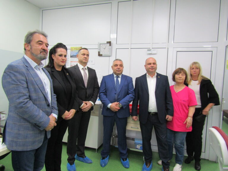 Областният управител даде кръв в кампания по кръводаряване
