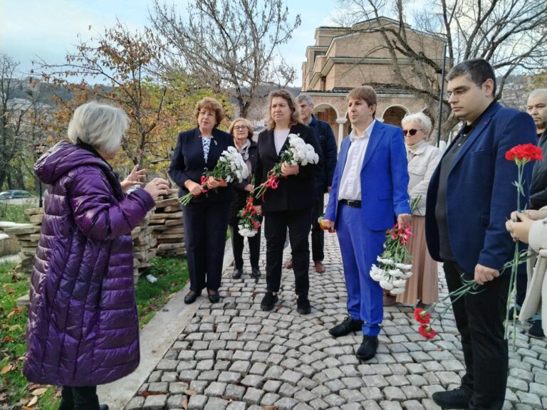 Общество | Отбелязаха 60 години от създаването  на Общонародния комитет за развитие на Велико Търново