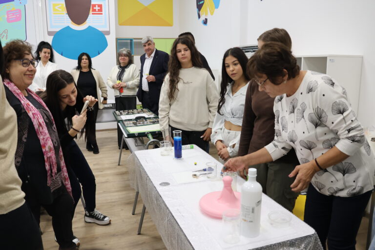 С откриване на СТЕМ кабинет и с концерт джулюнското училище отбеляза патронния си празник