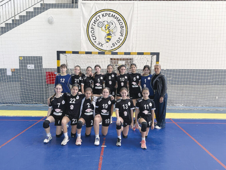 Спорт | Хандбалистките до 14 г.  на “Етър-64” с нови победи