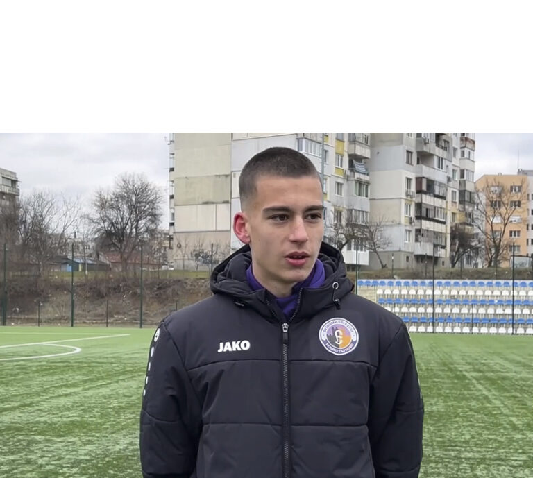 Спорт | 15-годишен дебютира за “болярите”