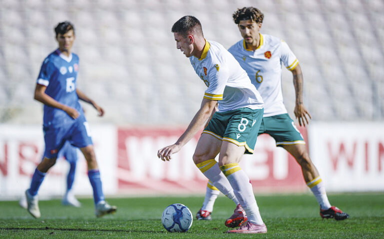 Спорт | Стивън Стоянчов отново игра за националния тим до 19 г.