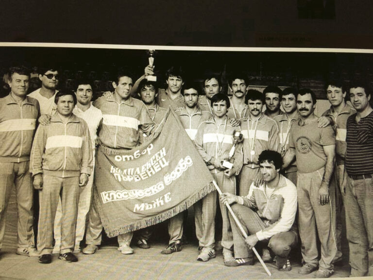 Смъртта на Атанас Комшев и началото на мутренската война