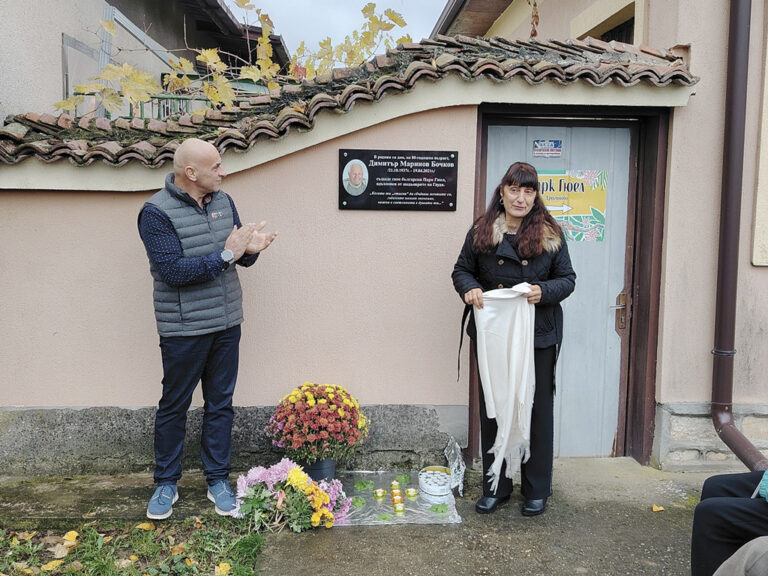 Димитър Бочков пресъздал уникалния парк “Гюел” в дома си в Драганово