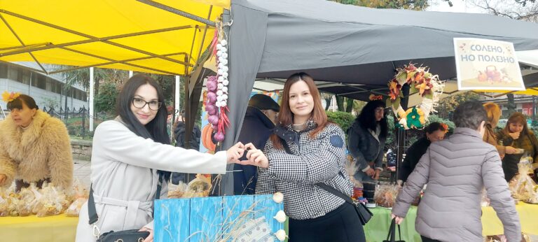 „Вкусът на есента“ озари площад „Алеко“ – с вкус, цветове и доброта за децата на Свищов