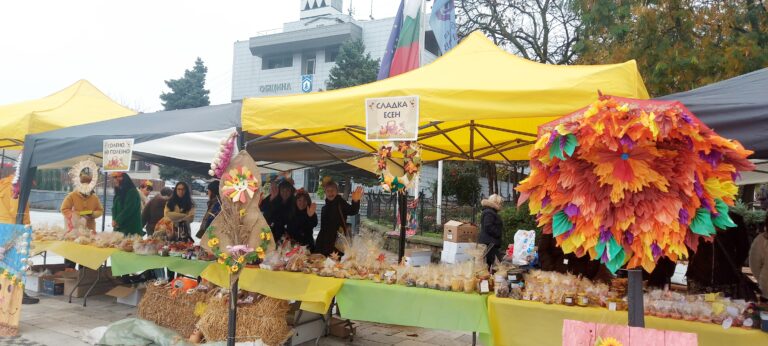 „Вкусът на есента“ озари площад „Алеко“ – с вкус, цветове и доброта за децата на Свищов