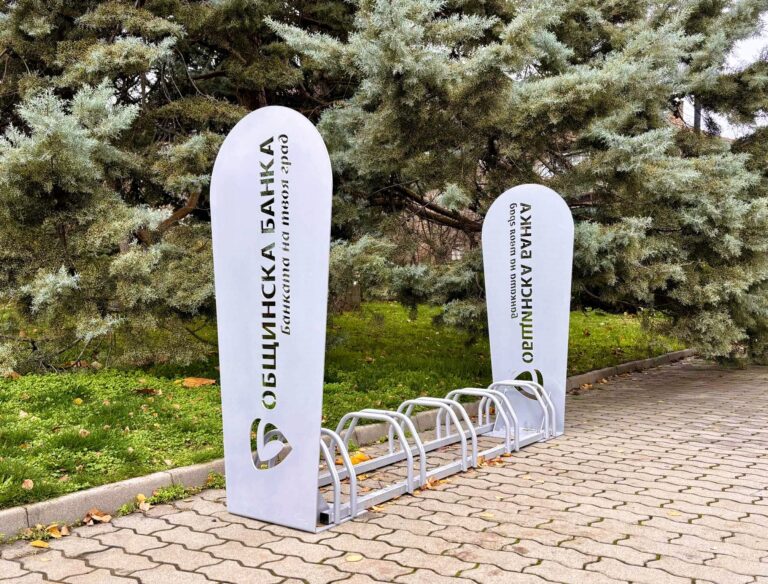 Горещи новини | Нови велостойки са поставени на няколко места във В. Търново