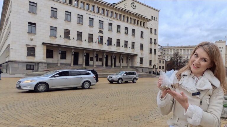 Общество | Как да превърнем монетите от касичката в банкноти преди 1 януари 2026 г.