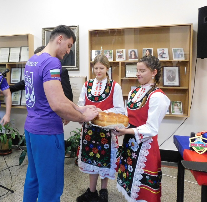 ПГТ „Д-р Васил Берон“ посрещна тържествено световния шампион Вилизар Михайлов