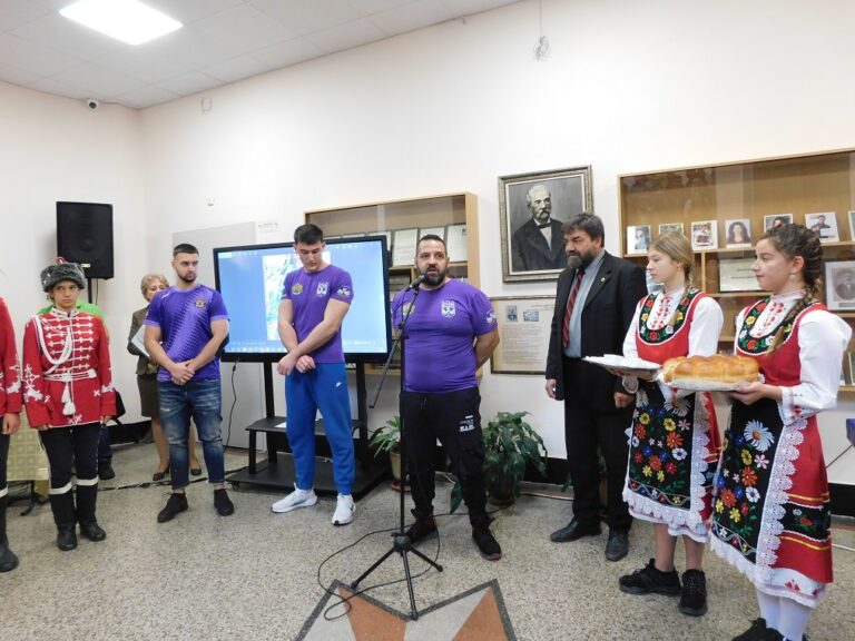 Горещи новини | ПГТ „Д-р Васил Берон“ посрещна тържествено световния шампион Вилизар Михайлов