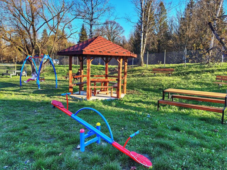 Елена | Кътове за отдих, игри и спорт изграждат в Елена