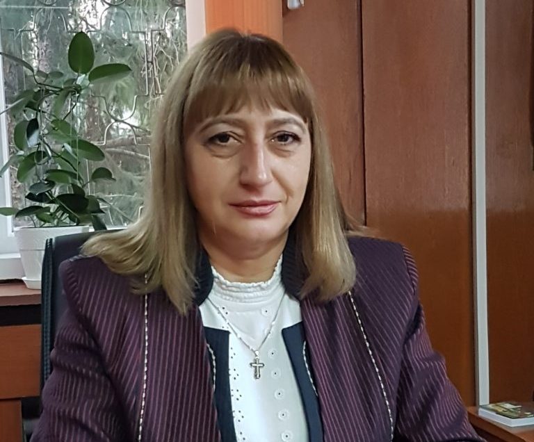 Горещи новини | Здравният министър уволни шефката  на РЗИ – В. Търново д-р Евгения Недева