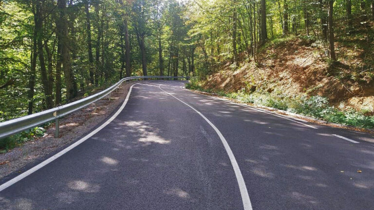 Обновени са близо 27 км от пътя  Поликраище – Елена – Сливен