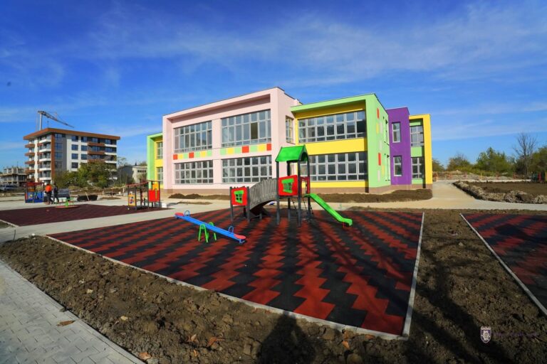 Напредва строителството на новата детска градина в кв. „Картала“