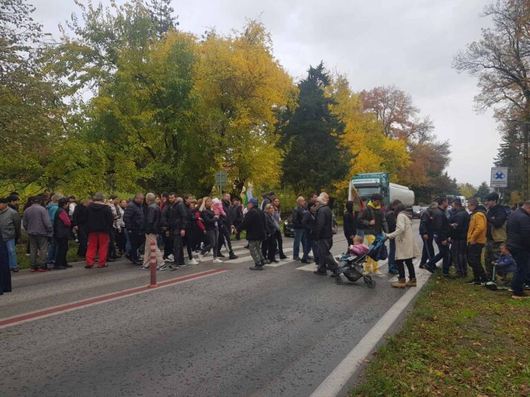 Горещи новини | Поликраище излезе на протест заради безводието