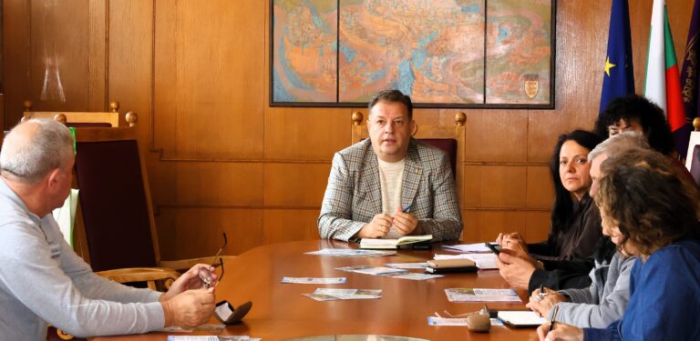 Горещи новини | Влагат европейски средства в сигурността и облика  на населените места от община Велико Търново